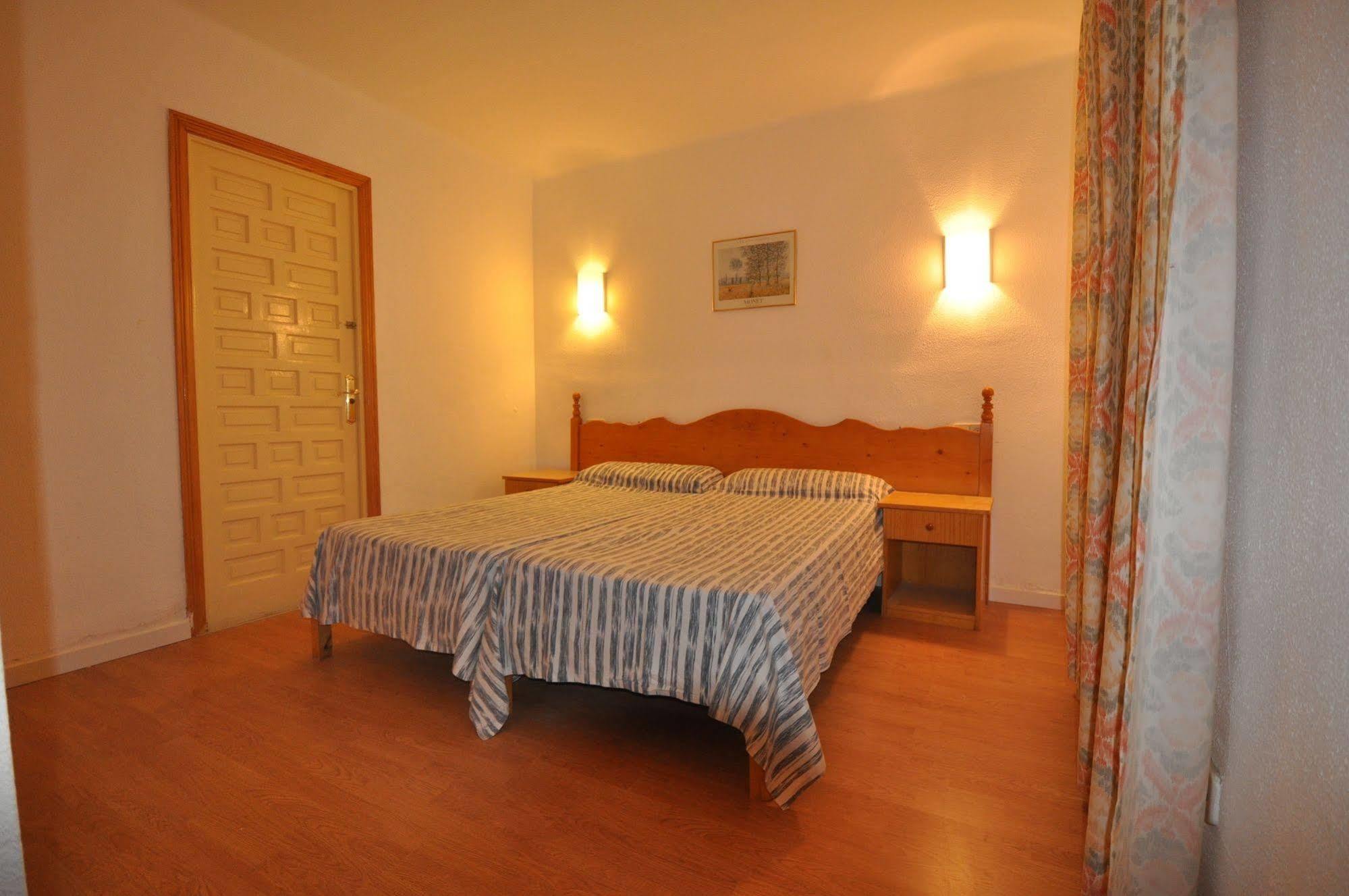 Apartamentos Cala D'Or Park PMI Exteriör bild